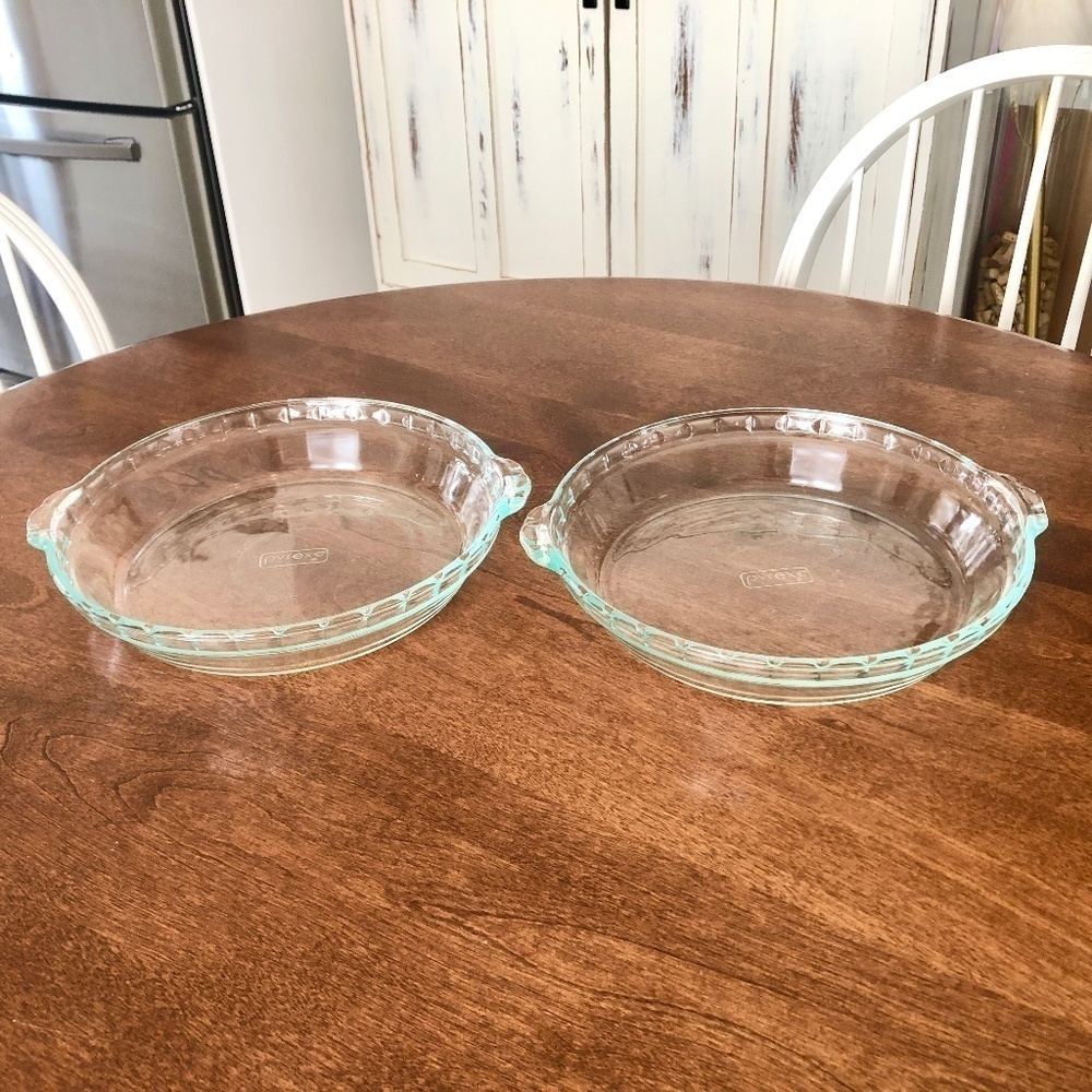 Pyrex, Clear Glass, Scalloped Edge, Pie Plates, Handles, Green Tint,‎ Set of 2